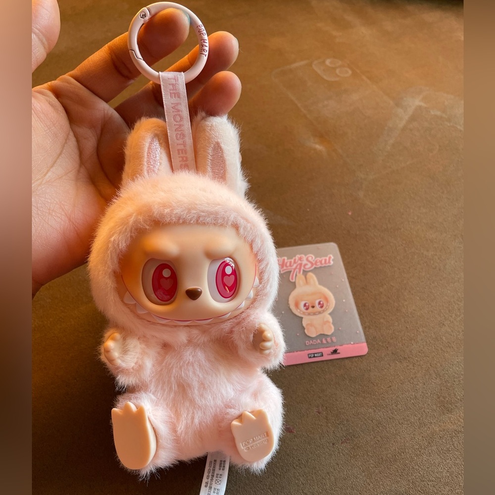 Pop Mart The Monsters Labubu Keychain Have a Seat - Dada EUC